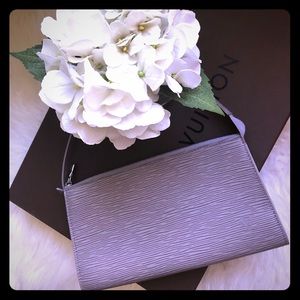 Louis Vuitton Pochette in Lilac Epi Leather